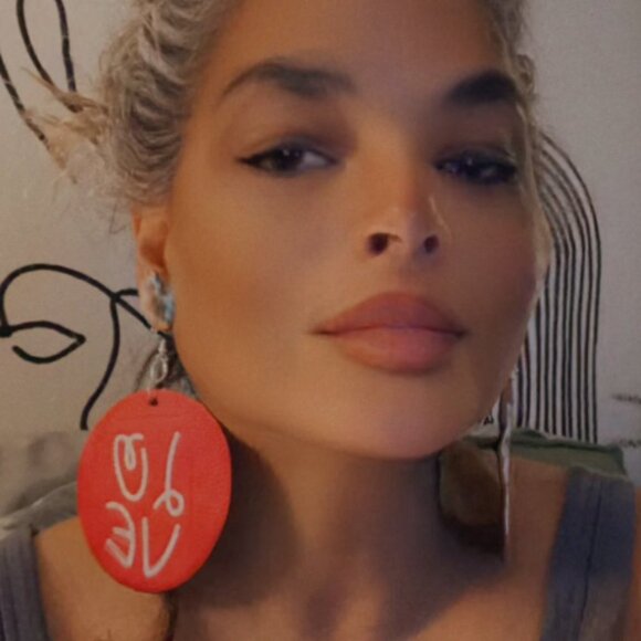 Love Chic: Oversized Geometric Earrings – Limited Edition! 💖✨ - Picture 3 of 3